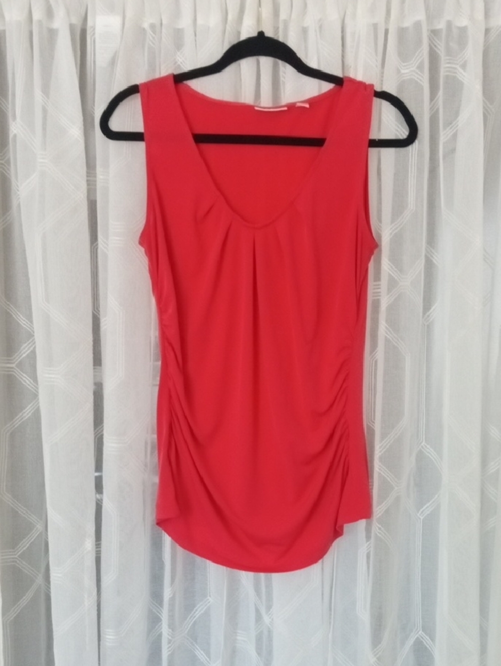 New York & Company Red Sleeveless Scoop Neck Tank with Side Ruching Size M